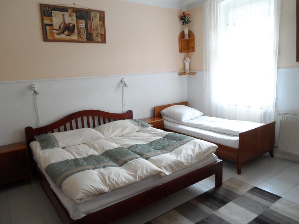 Garden 39 Vendégház Szeged Habitación foto